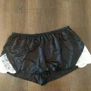 New Black Flora Nikrooz Shorts Medium